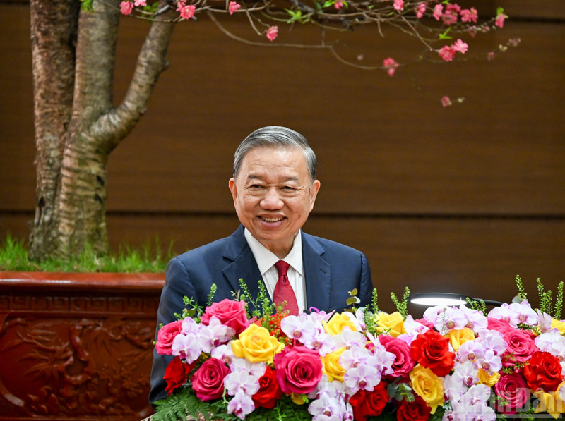 General Secretary To Lam speaks at the meeting.