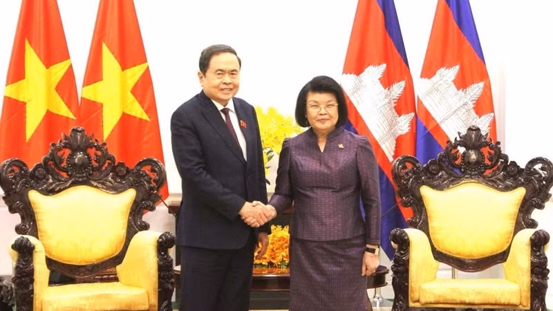 Vietnamese National Assembly Chairman Tran Thanh Man meets with President of the Cambodian National Assembly Khuon Sudary in Phnom Penh on February 6, 2026.