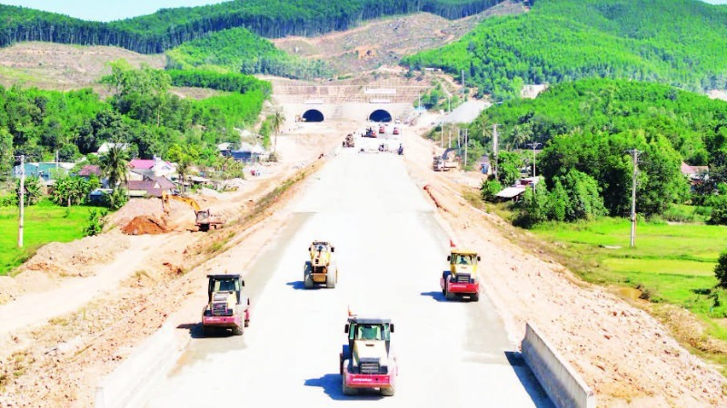 About 208 kilometres of expressway will be put into use on the upcoming occasion of August 19. (Photo: Thu Le)