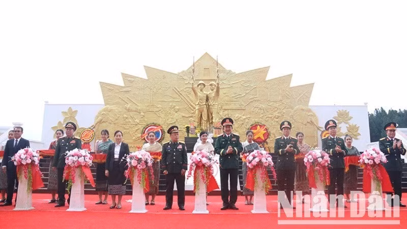 The monument of the Viet Nam-Laos fighting alliance in Champasak Province.