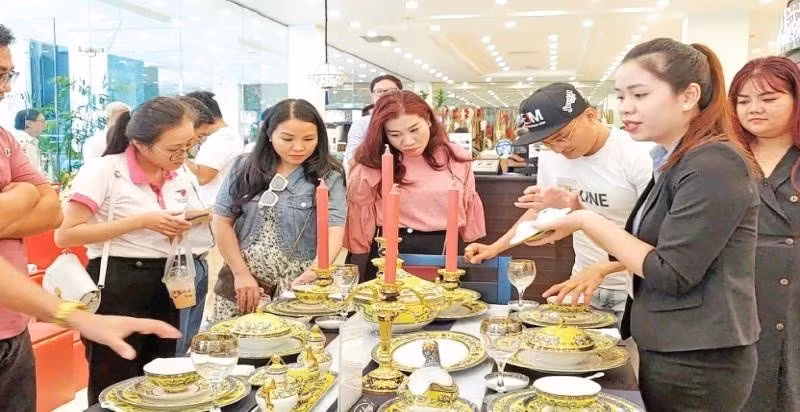 Minh Long is national ceramics brand renowned for its high-quality products.