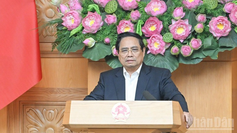Prime Minister Pham Minh Chinh speaks at the 22nd meeting of the State steering committee for national key projects in the transport sector. (Photo: Tran Hai)