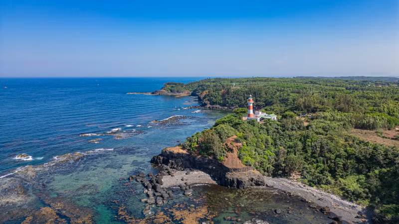 Ba Lang An Lighthouse marks the closest point on Viet Nam’s mainland to the Hoang Sa Islands, lying only around 135 nautical miles away.