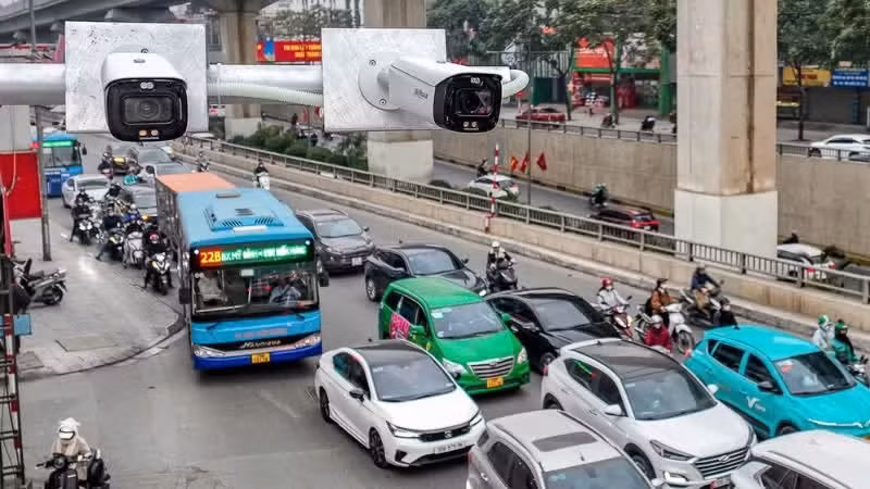 AI-powered cameras are used to monitor traffic in Ha Noi. 