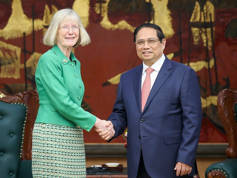 Prime Minister Pham Minh Chinh hosts a reception for Australian Ambassador Gillian Bird in Hanoi on July 2. (Photo: VNA)