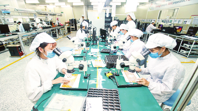 Manufacturing electronic boards at 4P Company in Hung Yen Province.