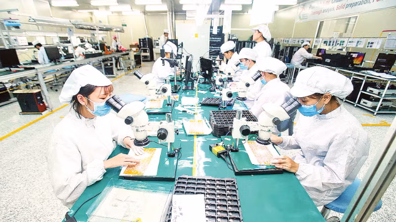 Manufacturing electronic boards at 4P Company in Hung Yen Province.