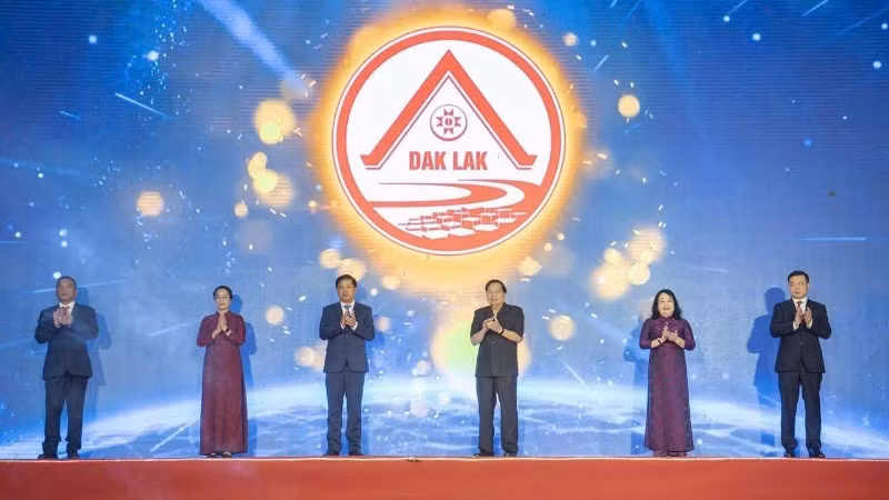 Dak Lak leaders officially unveiled the logo for the newly merged province.