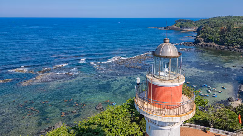 From its elevated position, the lighthouse beam reaches as far as 17 nautical miles, serving as a navigational guide for vessels off Quang Ngai and a safety beacon for ships entering and leaving Sa Ky Port.
