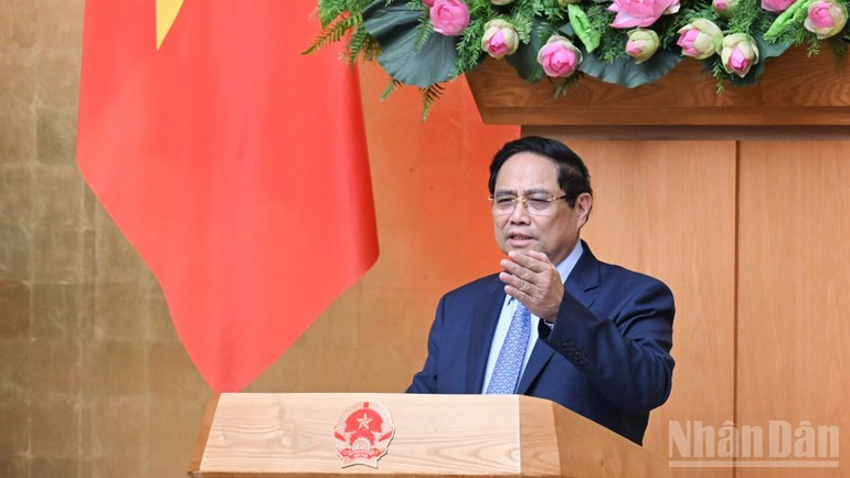 Prime Minister Pham Minh Chinh speaks at meeting. (Photo: Tran Hai)