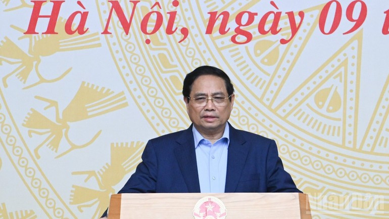 Prime Minister Pham Minh Chinh on October 9 chairs a nationwide teleconference to launch the National Target Programme on Drug Prevention and Control to 2030. (Photo: Tran Hai)