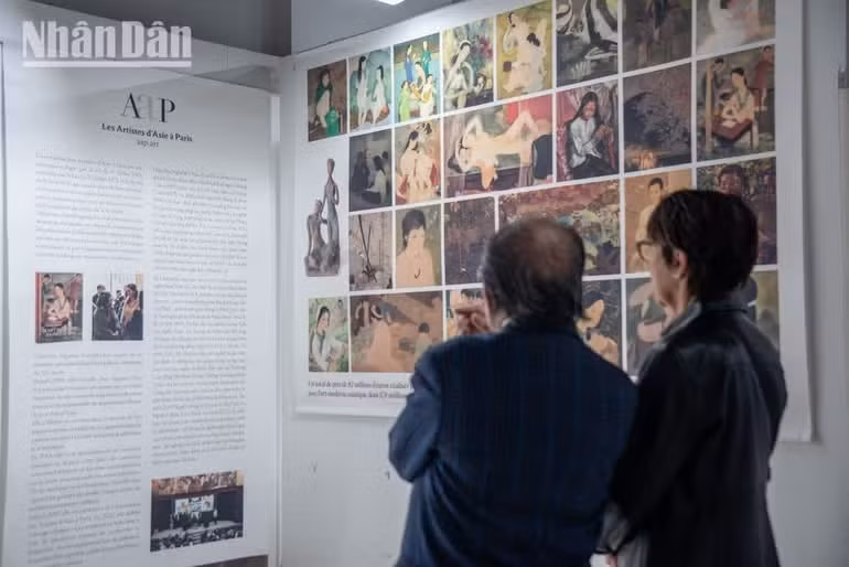 Visitors at the exhibition. (Photo: Minh Duy)