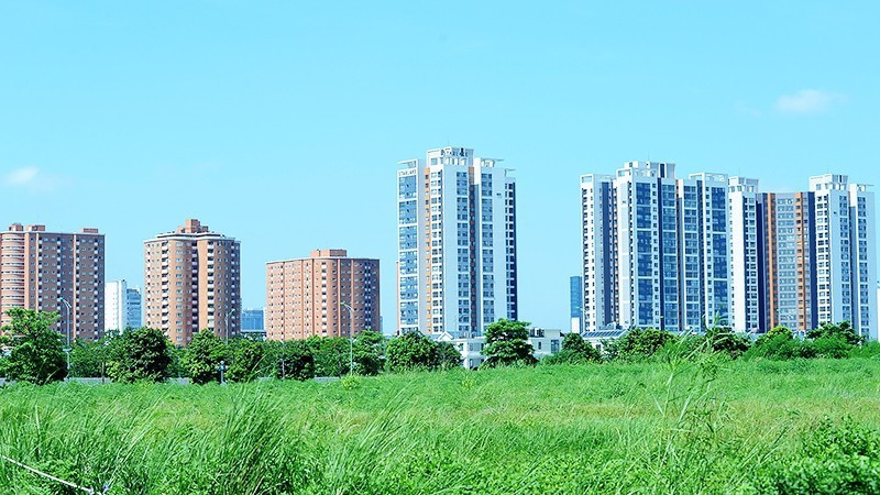The country still has about 2,200 suspended projects. (Photo: Bac Son)