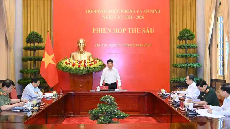 State President Luong Cuong, Chairman of the Council of National Defence and Security, chairs the council’s 6th meeting (Photo: Thuy Nguyen)