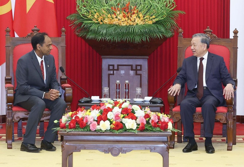 Party General Secretary To Lam receives President of the Data Centre Group at Marvell Technology Inc. Sandeep Bharathi in Ha Noi on October 1, 2025 (Photo: VNA) 