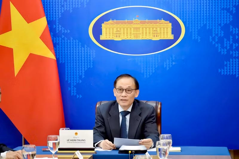 Acting Foreign Minister Le Hoai Trung (Photo: VNA) 