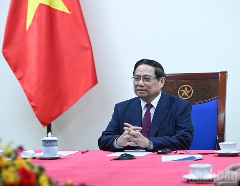 Vietnamese Prime Minister Pham Minh Chinh at the phone talks with his Algerian counterpart Sifi Ghrieb on March 18. (Photo: Tran Hai)