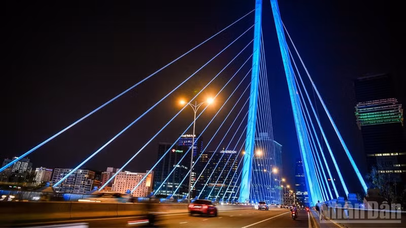 Ho Chi Minh City at night. (Photo: Thanh Dat)