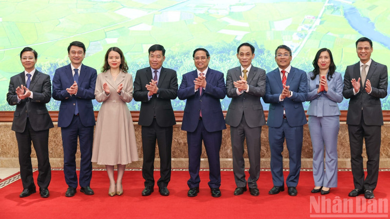 Prime Minister Pham Minh Chinh and leaders of the Ministry of Foreign Affairs. (Photo: Tran Hai)