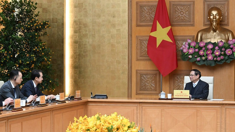 Prime Minister Pham Minh Chinh receives Chinese Ambassador to Viet Nam He Wei (Photo: Tran Hai)
