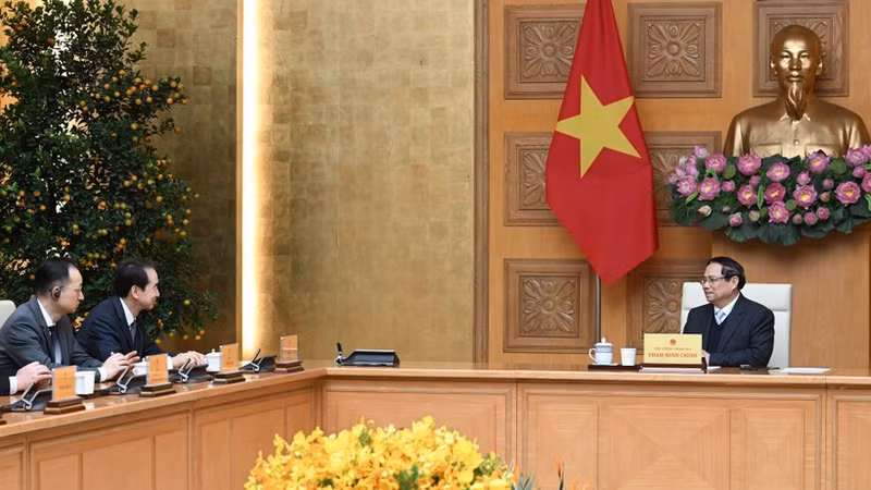 Prime Minister Pham Minh Chinh receives Chinese Ambassador to Viet Nam He Wei (Photo: Tran Hai)