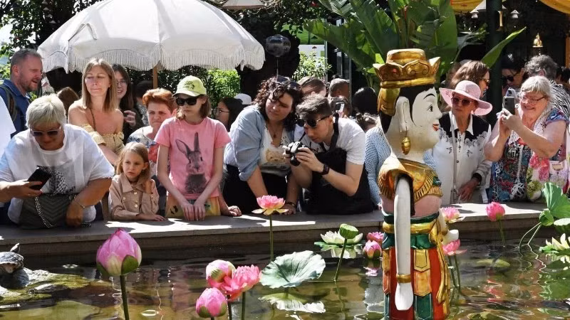 Russians explore Vietnamese culture at the Cultural Festival in Red Square. (Photo: RIA)