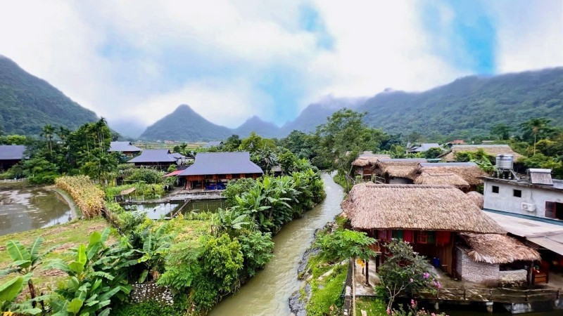 A corner of Lam Thuong Valley by the Khuoi Noi stream.