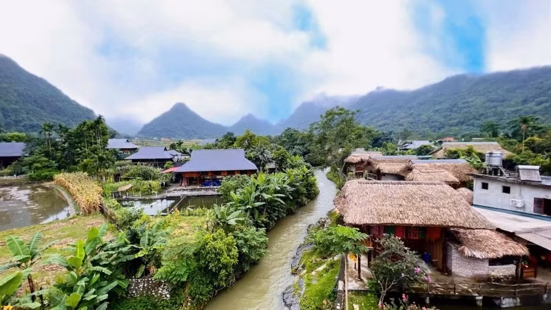 A corner of Lam Thuong Valley by the Khuoi Noi stream.