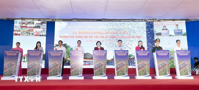 Deputy Prime Minister Pham Thi Thanh Tra (centre) and officials mark the start of work on the Ba Chuc inter-level boarding school for primary and lower secondary students in An Giang province on March 19. (Photo: VNA)