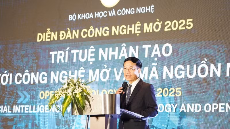 Minister of Science and Technology Nguyen Manh Hung speaks at the event. (Photo: TL)