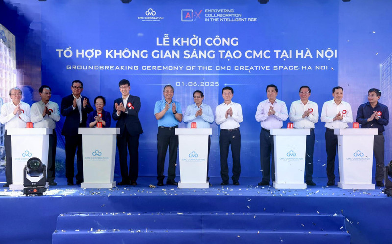PM Pham Minh Chinh, along with leaders of ministries, agencies, local authorities, and CMC, pressed the button to officially commence construction of the CMC Creative Space.