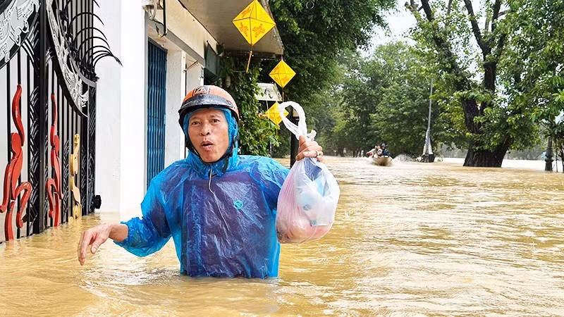 Photo: The heavy rainfall and flooding in October caused severe losses for Hue’s residents.