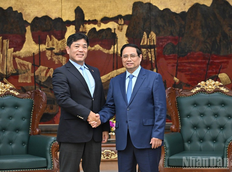 Prime Minister Pham Minh Chinh receives Yukihito Honda, CEO of the Sumitomo Corporation's Urban Infrastructure Development Group in Ha Noi on July 22 (Photo: Tran Hai)