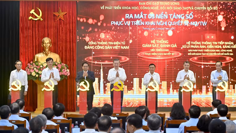 The launch of the digital platforms for implementing Resolution 57. (Photo: Dang Khoa)