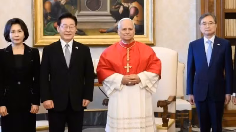 Pope Leo XIV receives Korean President Lee Jae Myung. (Photo: Vatican News)