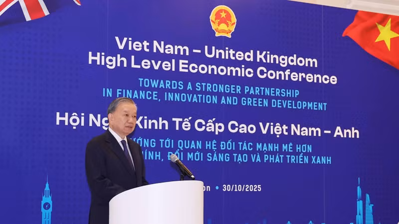 Party General Secretary To Lam delivers a speech at the Viet Nam–UK High-level Economic Conference on October 30, 2025. (Photo: VNA)