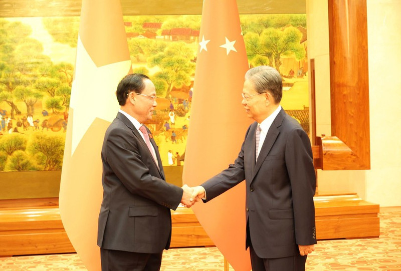 Vice Chairman of the National Assembly Tran Quang Phuong (L) and Zhao Leji, Chairman of the Standing Committee of the National People’s Congress (NPC) of China (Photo: VNA) 