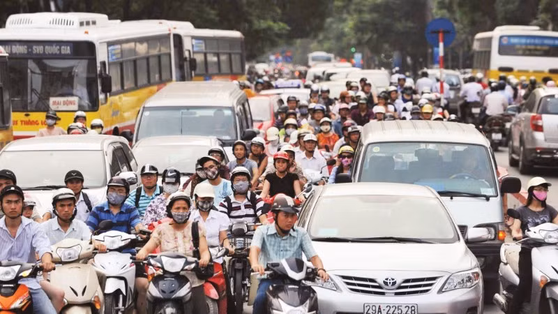 Strengthening the control of vehicle engine emissions is one of the effective measures aimed at achieving the net-zero emission target by 2050. (Photo: Khanh An)