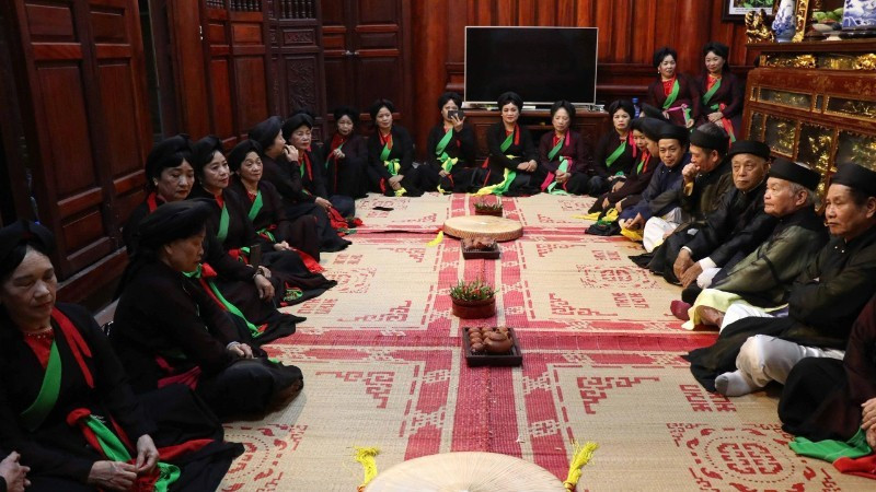 A quan ho singing session.