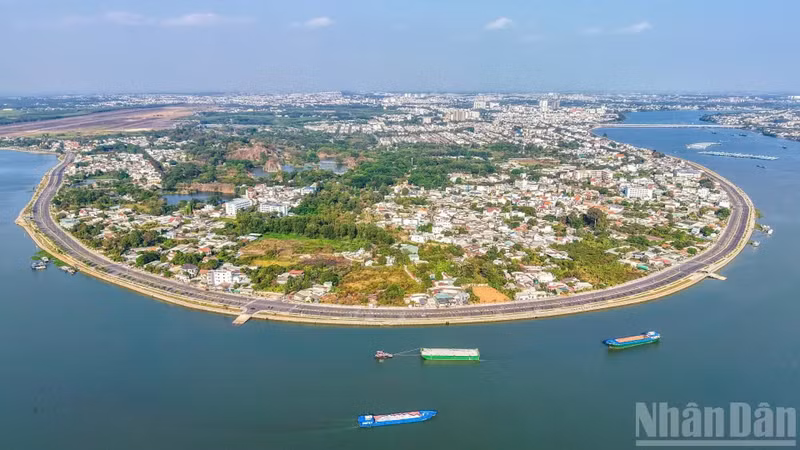 Alongside Long Thanh International Airport, the Dong Nai River corridor is set to become a strong engine of growth for Dong Nai City.