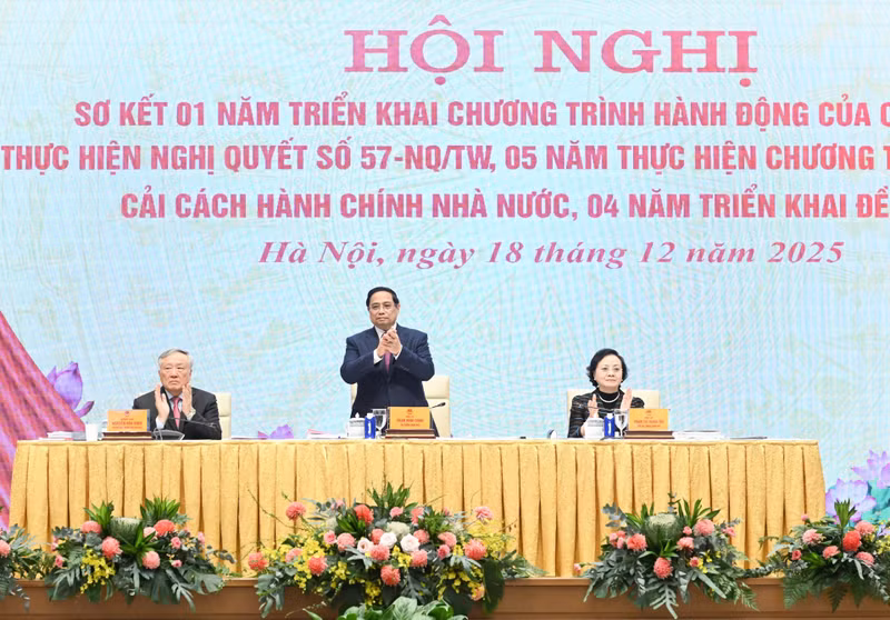Prime Minister Pham Minh Chinh chairs the conference reviewing the implementation of Resolution No. 57-NQ/TW on breakthroughs in science and technology development, innovation and digital transformation. (Photo: Tran Hai)