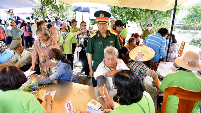 Residents of Can Gio Commune receive free medical check-ups.