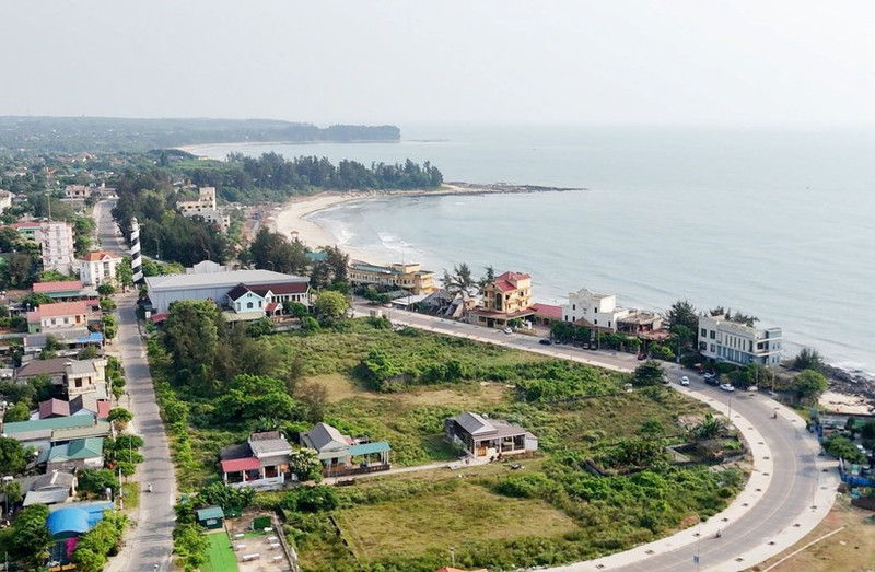 Cua Tung Beach needs investment commensurate with its nickname as the Queen of Viet Nam’s beaches.