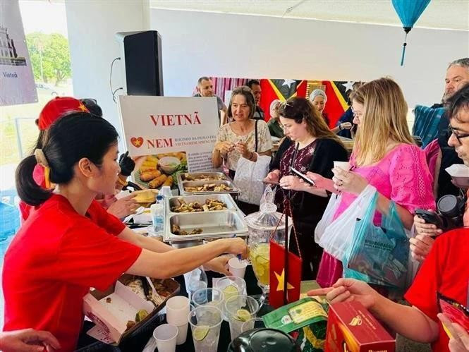 The Vietnamese booth at the 2025 International Food and Culture Bazaar. (Photo: The Courtesy of the Vietnamese Embassy in Brazil) 