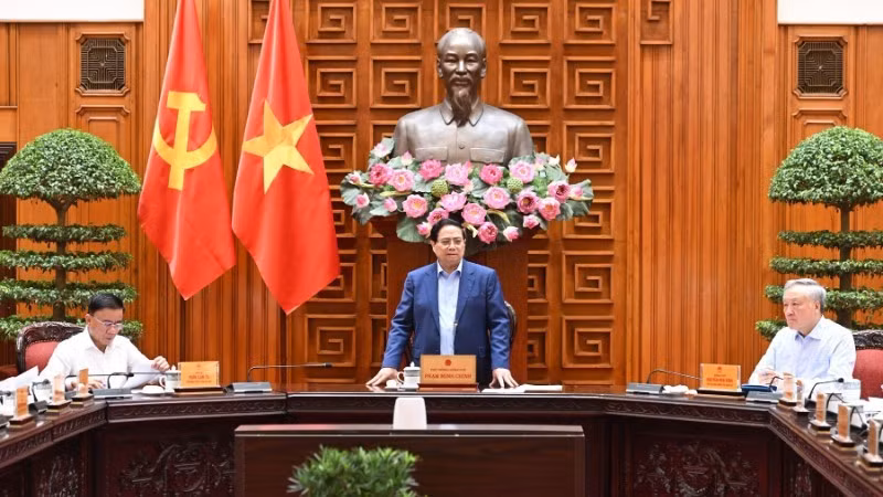 Prime Minister Pham Minh Chinh speaks at the meeting of the Government’s standing members on addressing the aftermath of natural disasters. (Photo: Tran Hai)