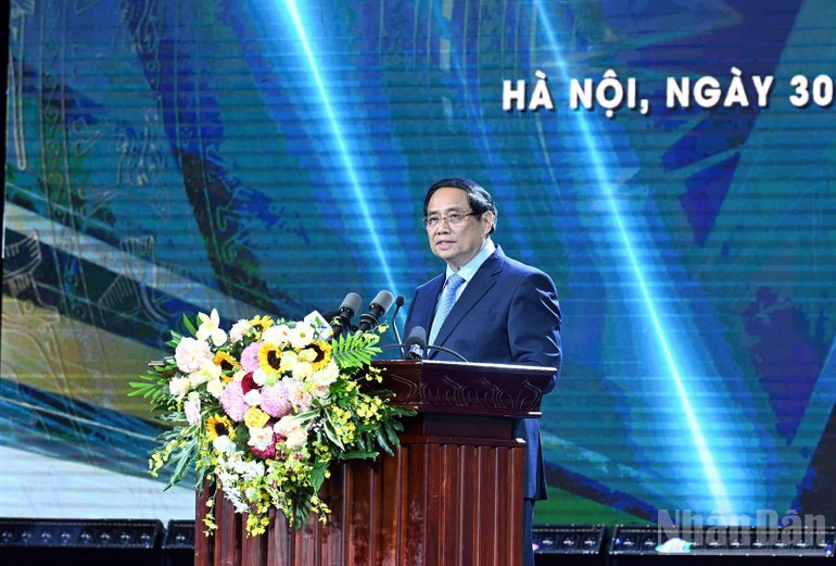 Prime Minister Pham Minh Chinh speaks at the 5th National Press Awards on combating corruption, wastefulness, and negative phenomena 2024–2025 in Ha Noi on October 30, 2025. (Photo: Tran Hai)