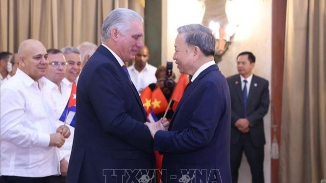 General Secretary To Lam (R) and Cuban President Miguel Diaz-Canel Bermudez. (Photo: VNA)