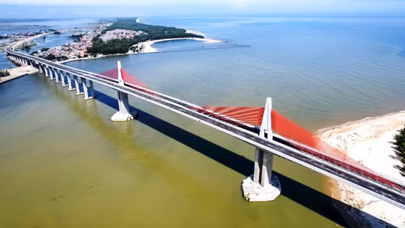 The bridge over the Thuan An estuary.