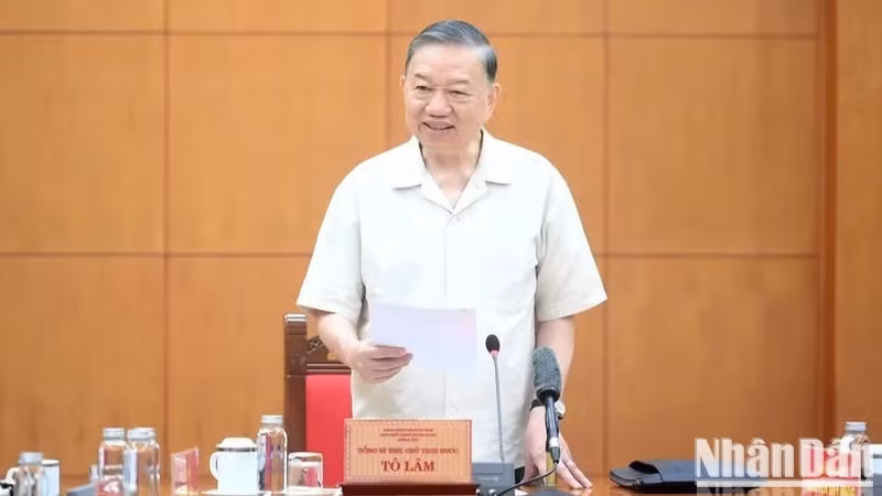 Party General Secretary and State President To Lam speaks at the working session with the Government Party Committee and relevant agencies in Ha Noi on August 6. (Photo: Dang Khoa)