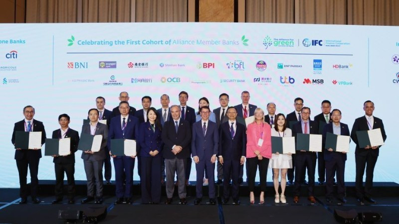 Representatives of the members of the Alliance for Green Commercial Banks.